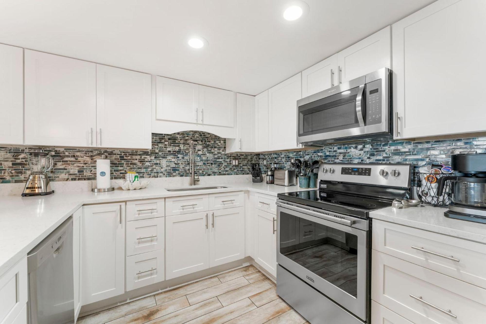 Stunning 2/2 Designer W Coastal Appeal Right On The Gulf! Holiday home Panama City Beach