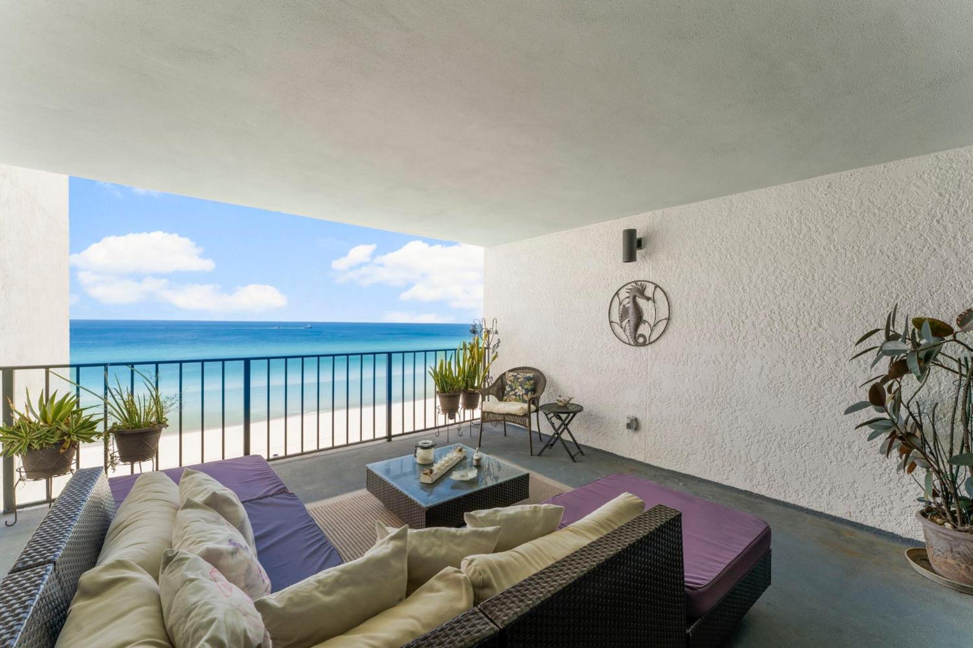 Holiday home Stunning 2/2 Designer W Coastal Appeal Right On The Gulf! Panama City Beach