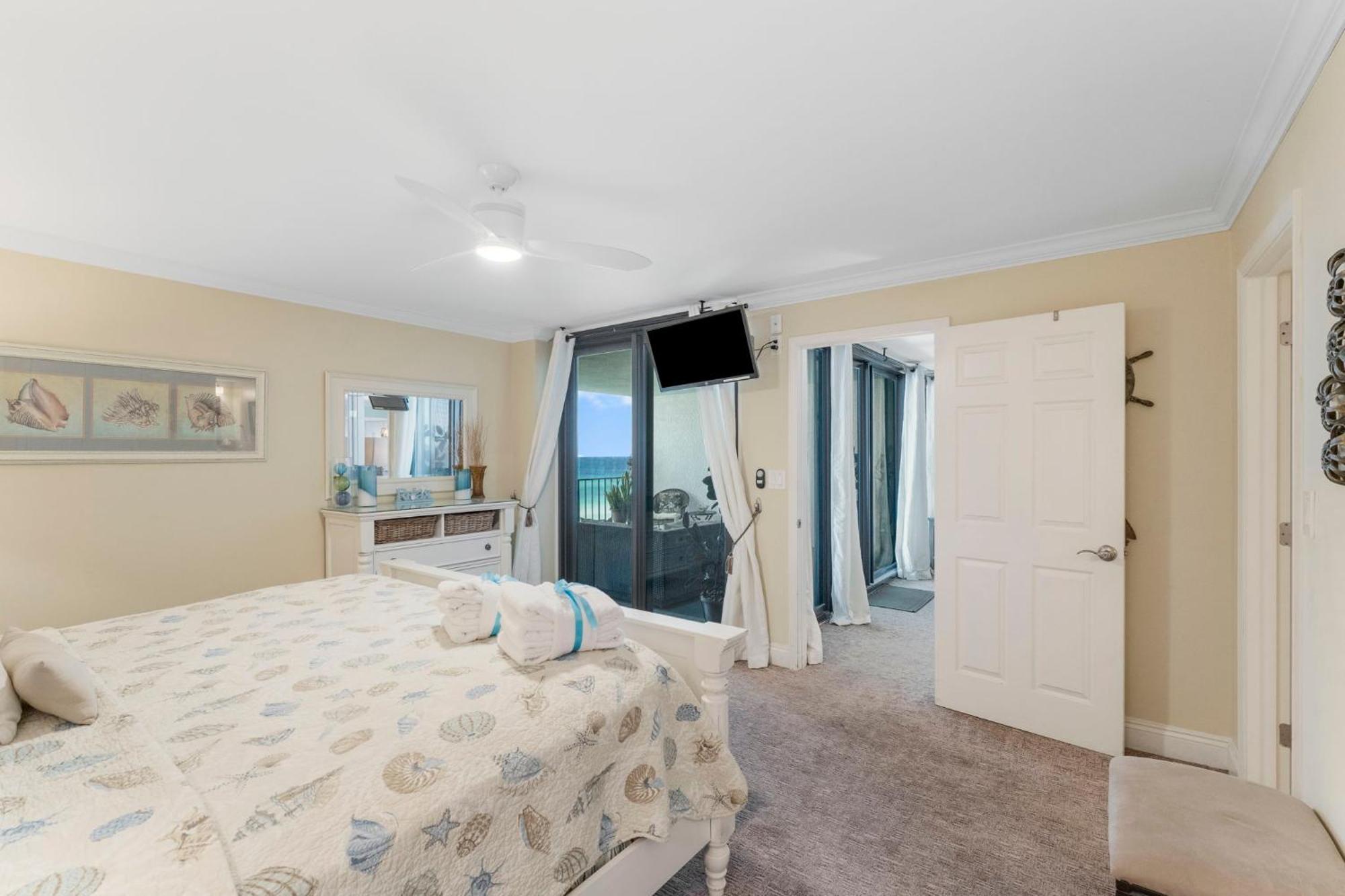 Stunning 2/2 Designer W Coastal Appeal Right On The Gulf! Holiday home Panama City Beach