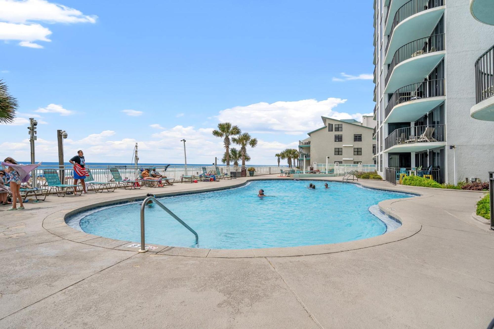Stunning 2/2 Designer W Coastal Appeal Right On The Gulf! Holiday home Panama City Beach