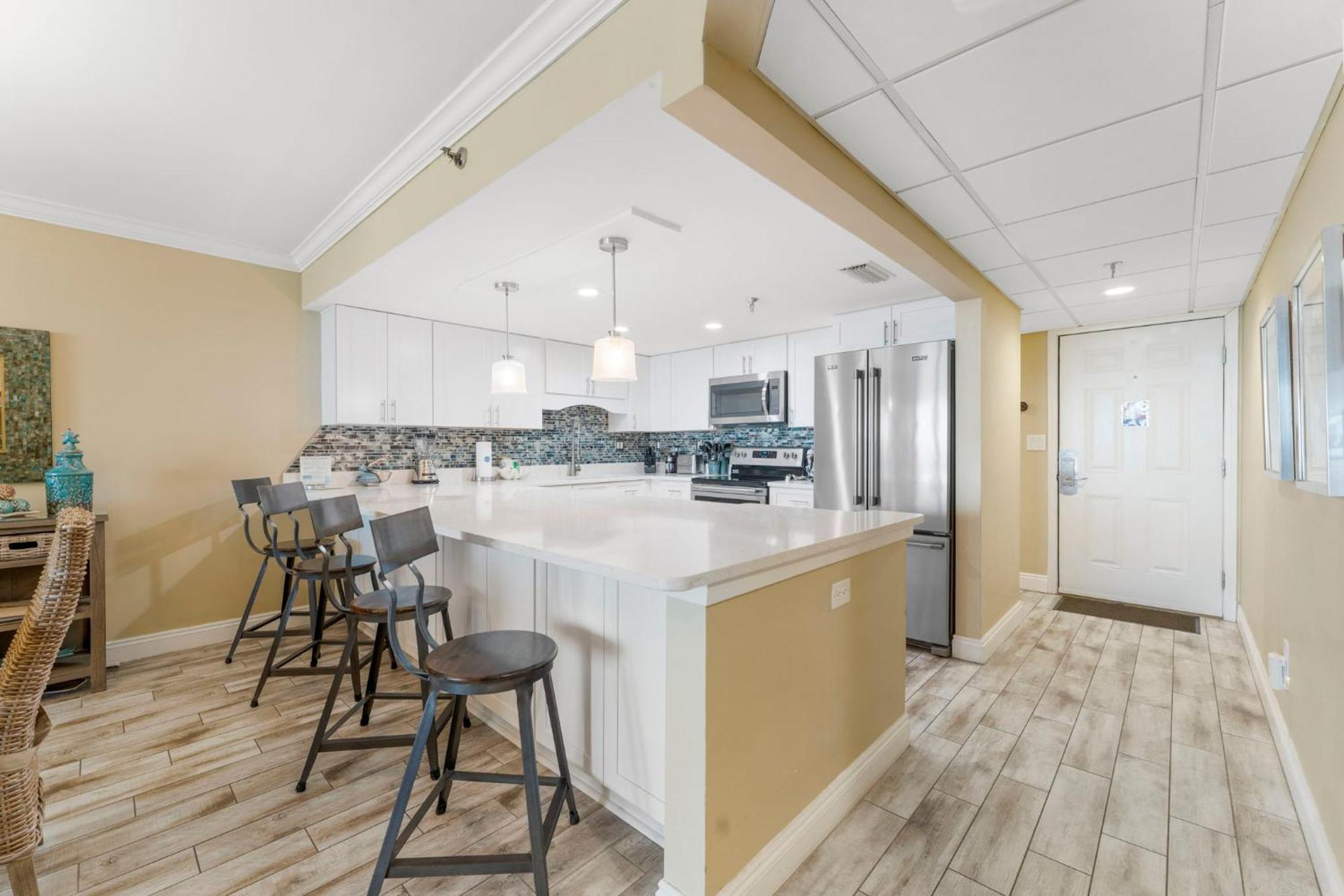 Stunning 2/2 Designer W Coastal Appeal Right On The Gulf! Holiday home Panama City Beach