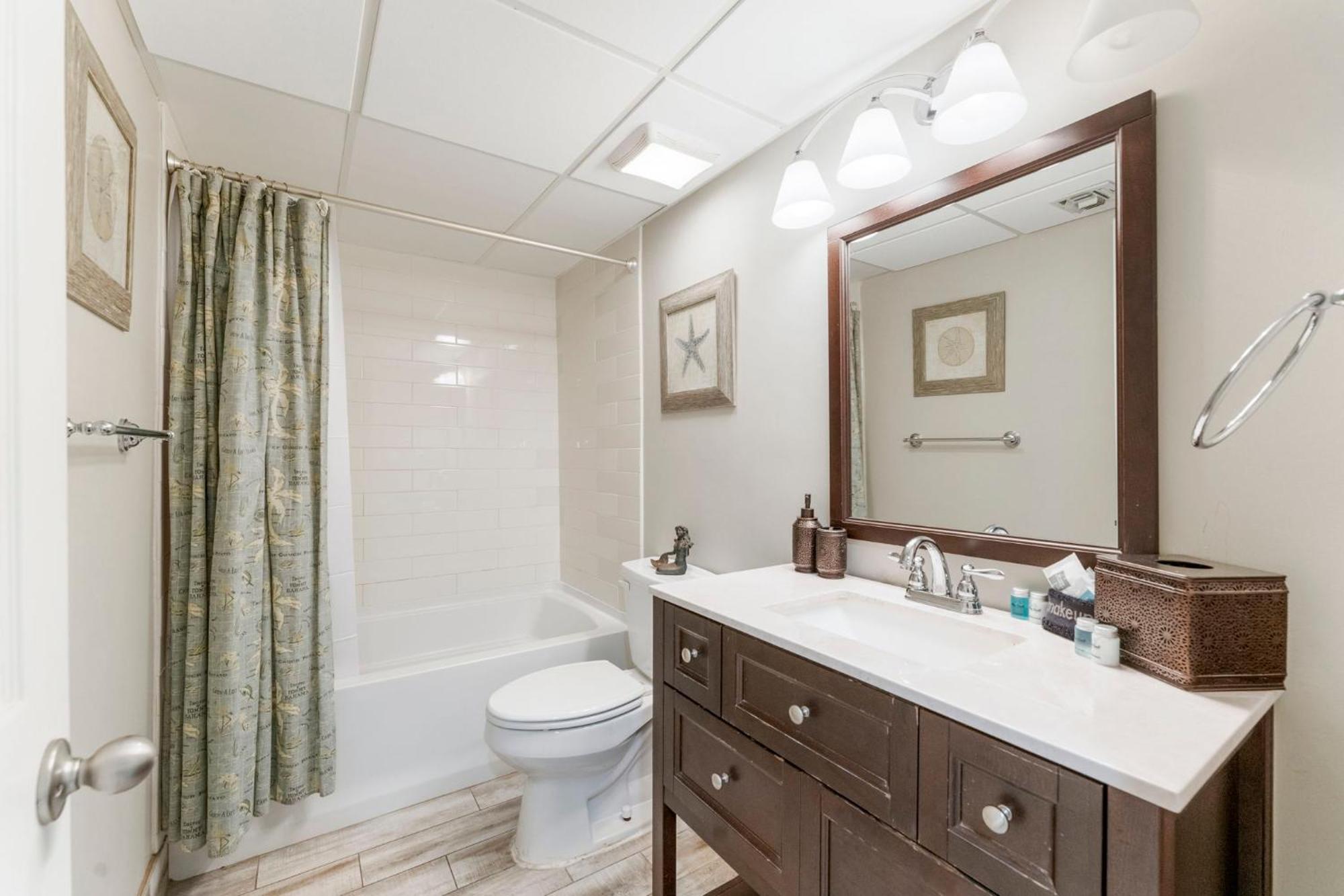 Stunning 2/2 Designer W Coastal Appeal Right On The Gulf!