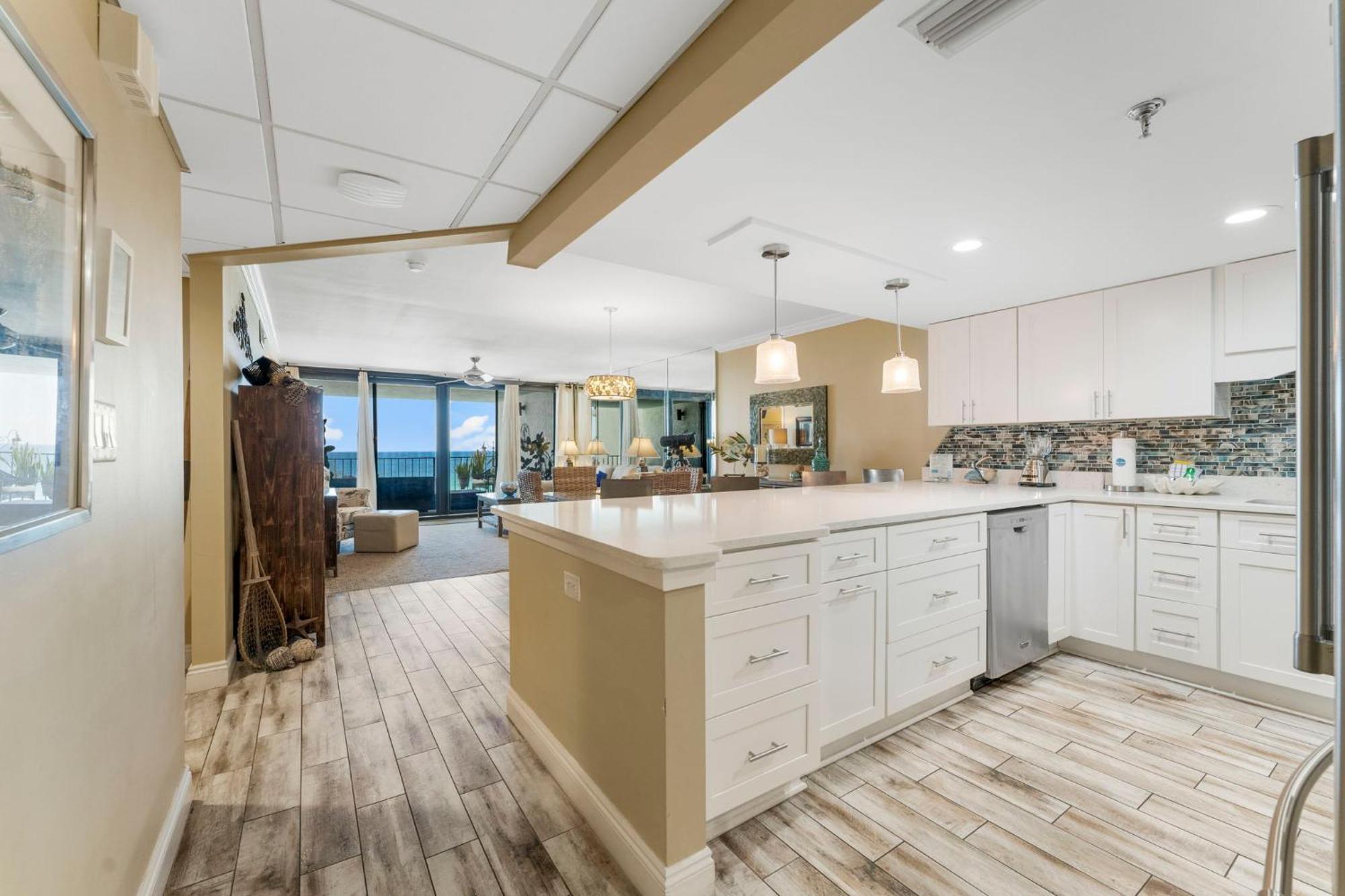 Stunning 2/2 Designer W Coastal Appeal Right On The Gulf!
