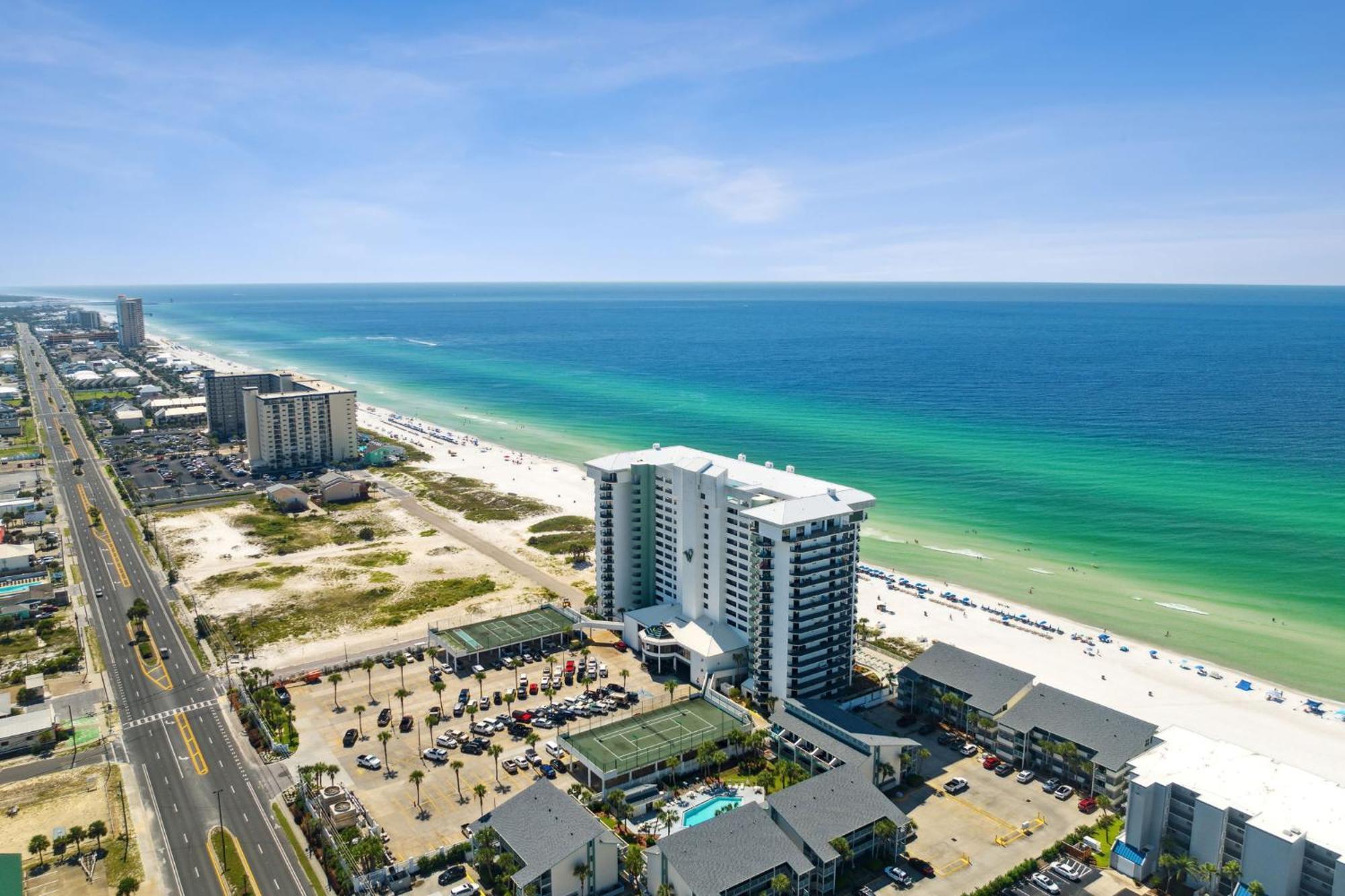 Stunning 2/2 Designer W Coastal Appeal Right On The Gulf! Holiday home Panama City Beach