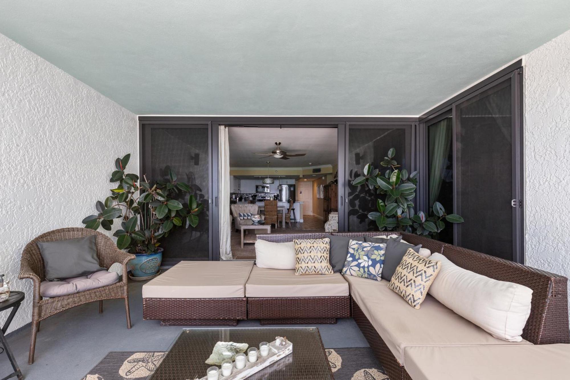 Stunning 2/2 Designer W Coastal Appeal Right On The Gulf!
